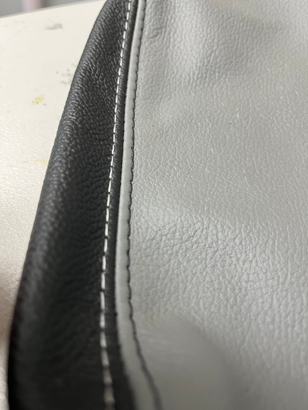 Titanium Gray & Black Leather Console Armrest Cover For 2009-2019 SUBARU FORESTER - Mi tienda